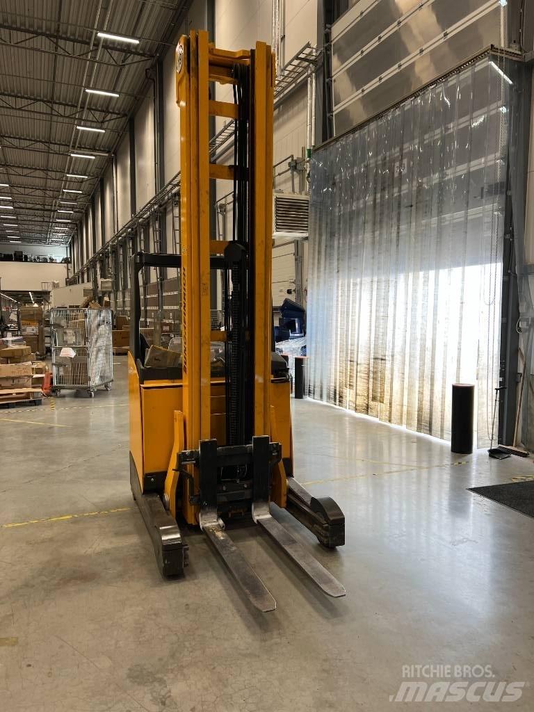 Jungheinrich ETV 214 Reach trucks