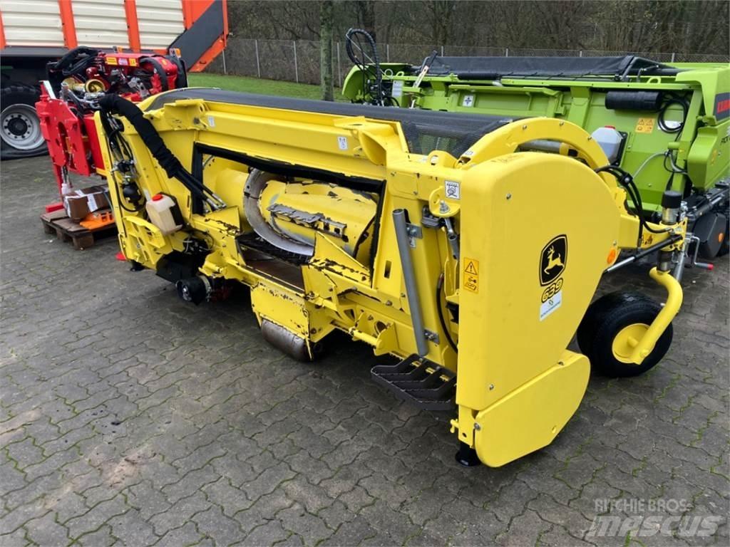 John Deere 8300i Forage Harvester