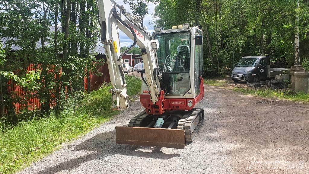 Takeuchi TB230 Mini Excavators <7t (Mini Diggers)