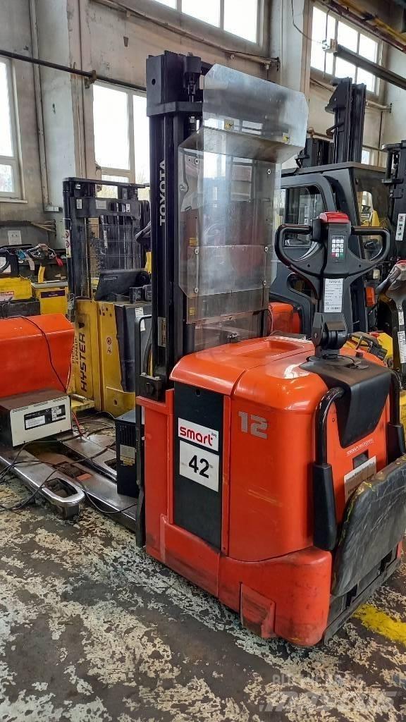 Toyota 7SLL12.5 Self Propelled Stackers