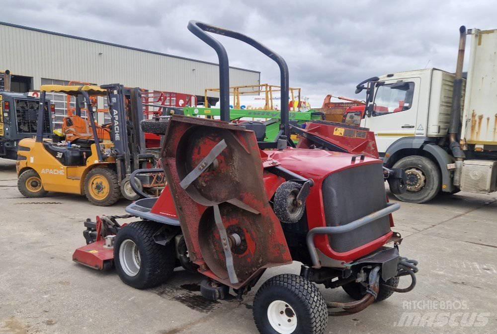 Toro R3240T Zero turn mowers