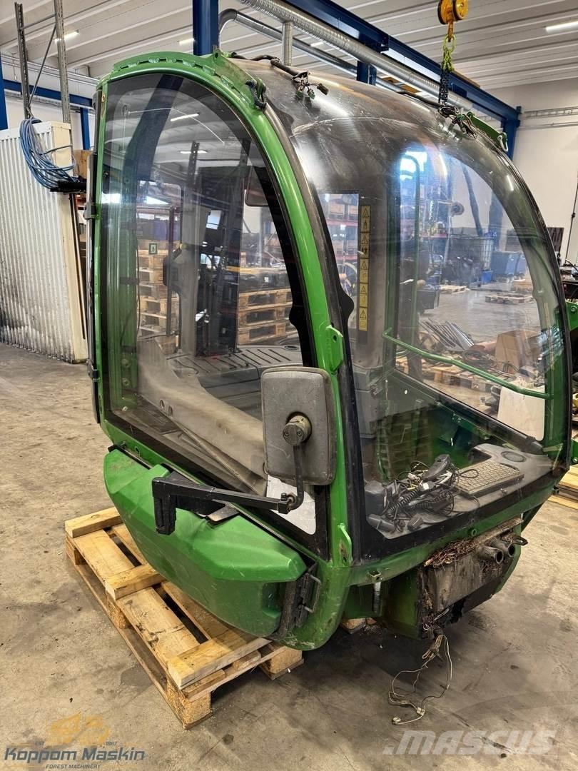 John Deere 1210E Cabins and interior