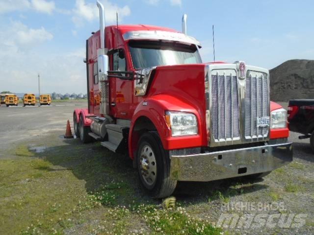 Kenworth W 990 Conventional Trucks / Tractor Trucks