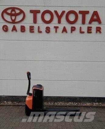 Toyota LWE 200 Pedestrian stacker