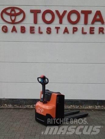 Toyota LWE 200 Low lifter