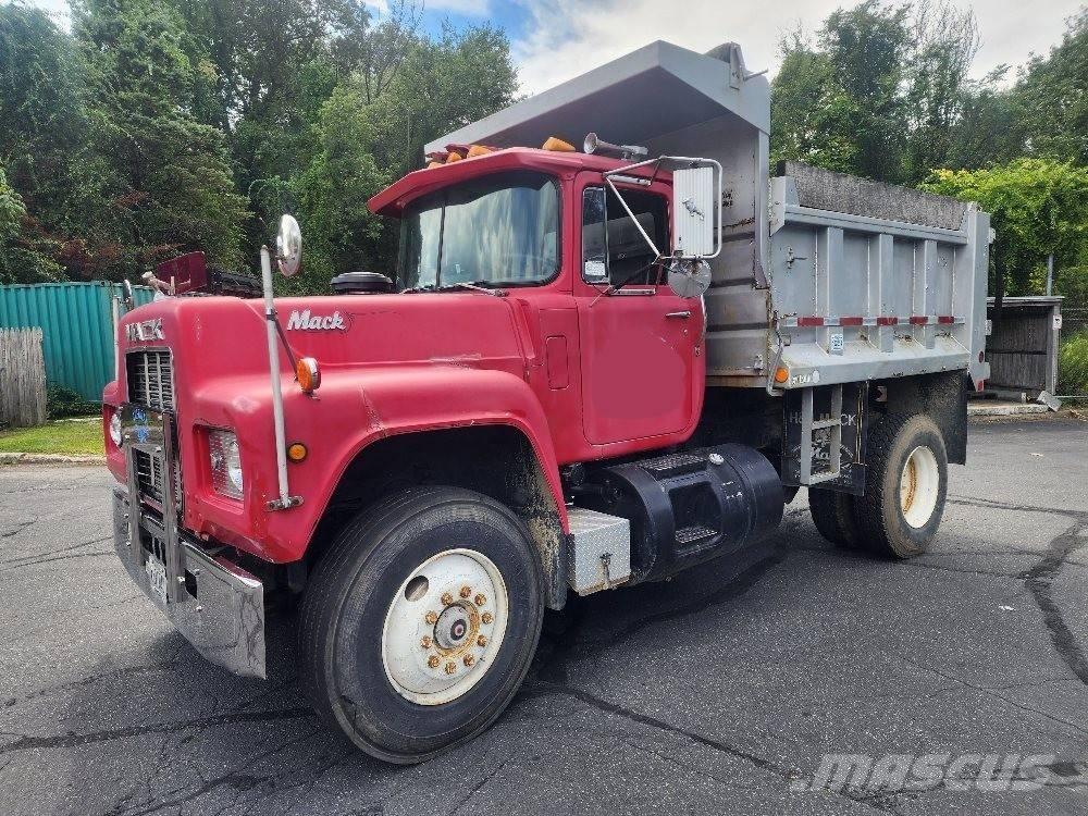 Mack RMODEL Dump Trucks