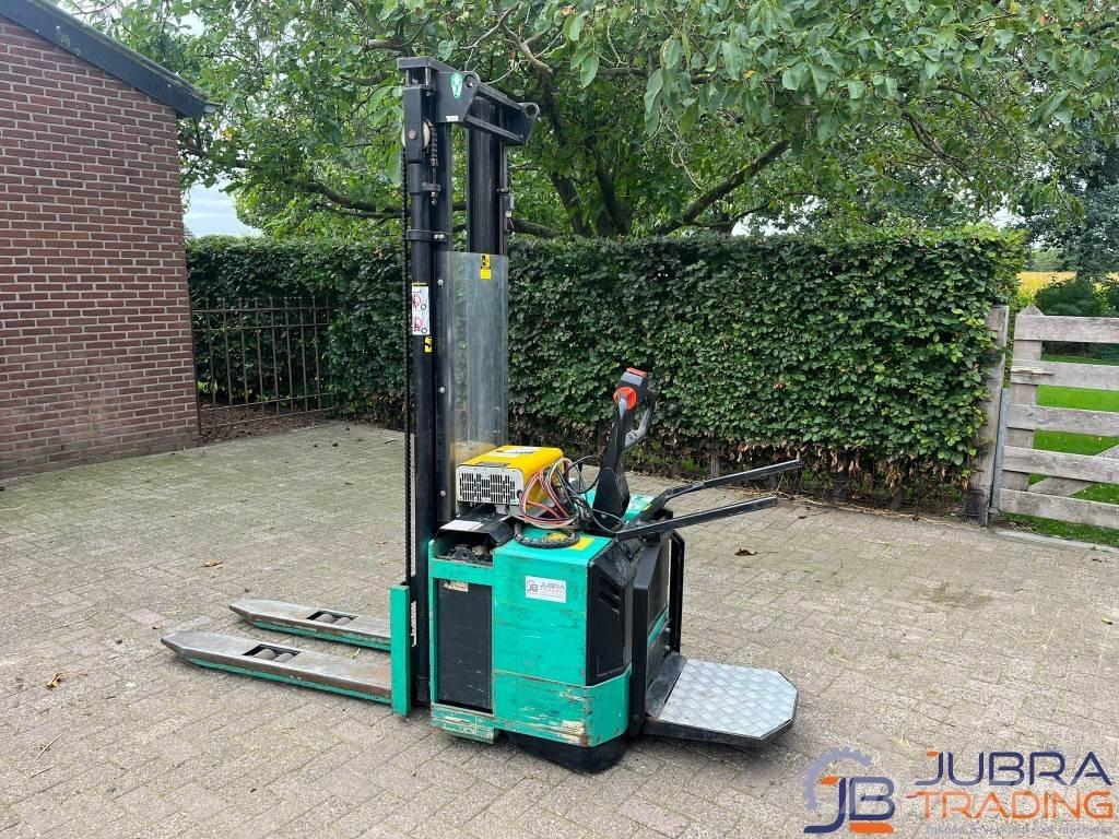 Mitsubishi SB12V Low lifter with platform