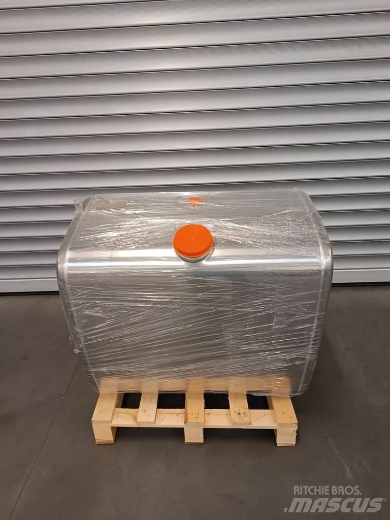 Volvo 400 L. Fuel and additive tanks