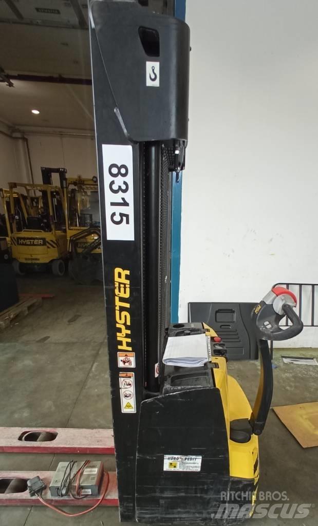 Hyster S 1.2 Manual Pallet Stacker