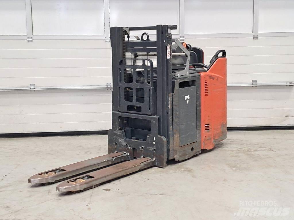 Linde L12LHPSP Pedestrian stacker