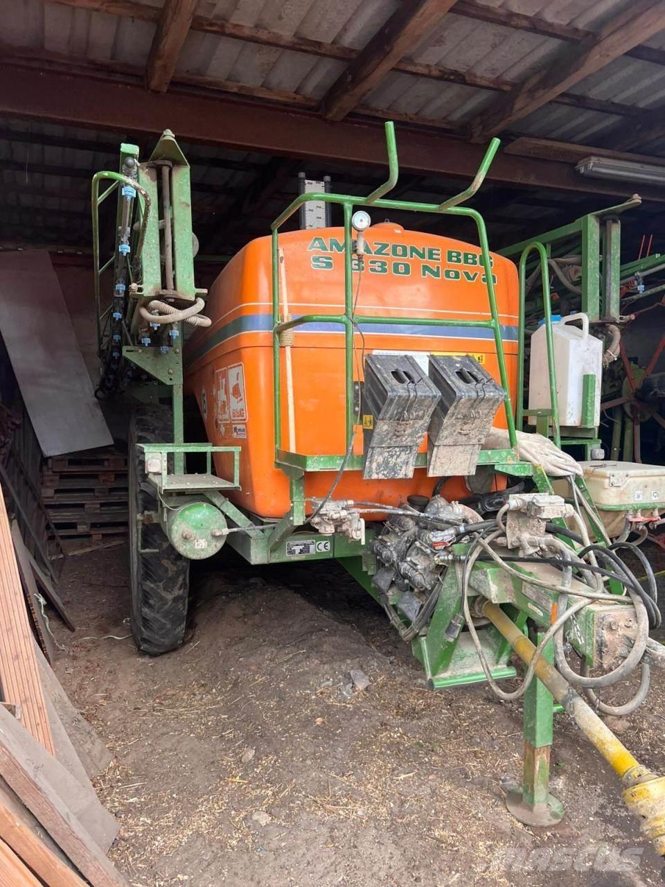 Amazone S330 Nova Trailed sprayers