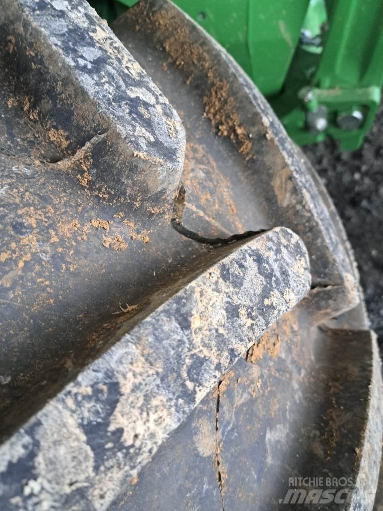 John Deere 6120 M Tractors