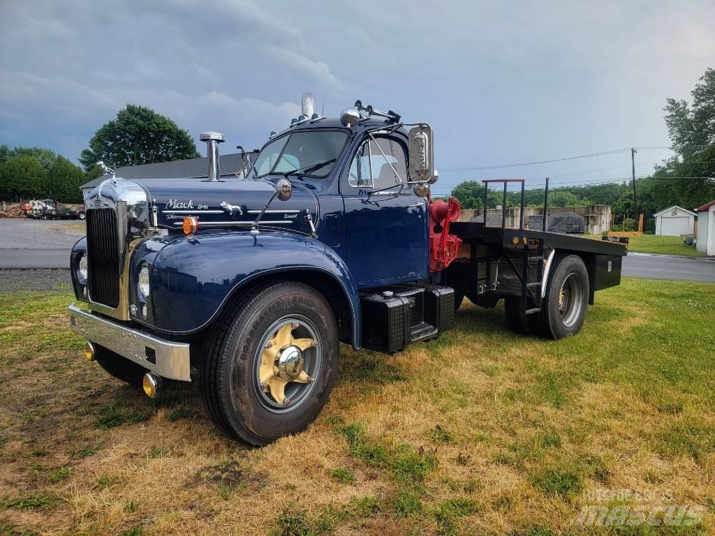 Mack B 61 Tow Trucks / Wreckers