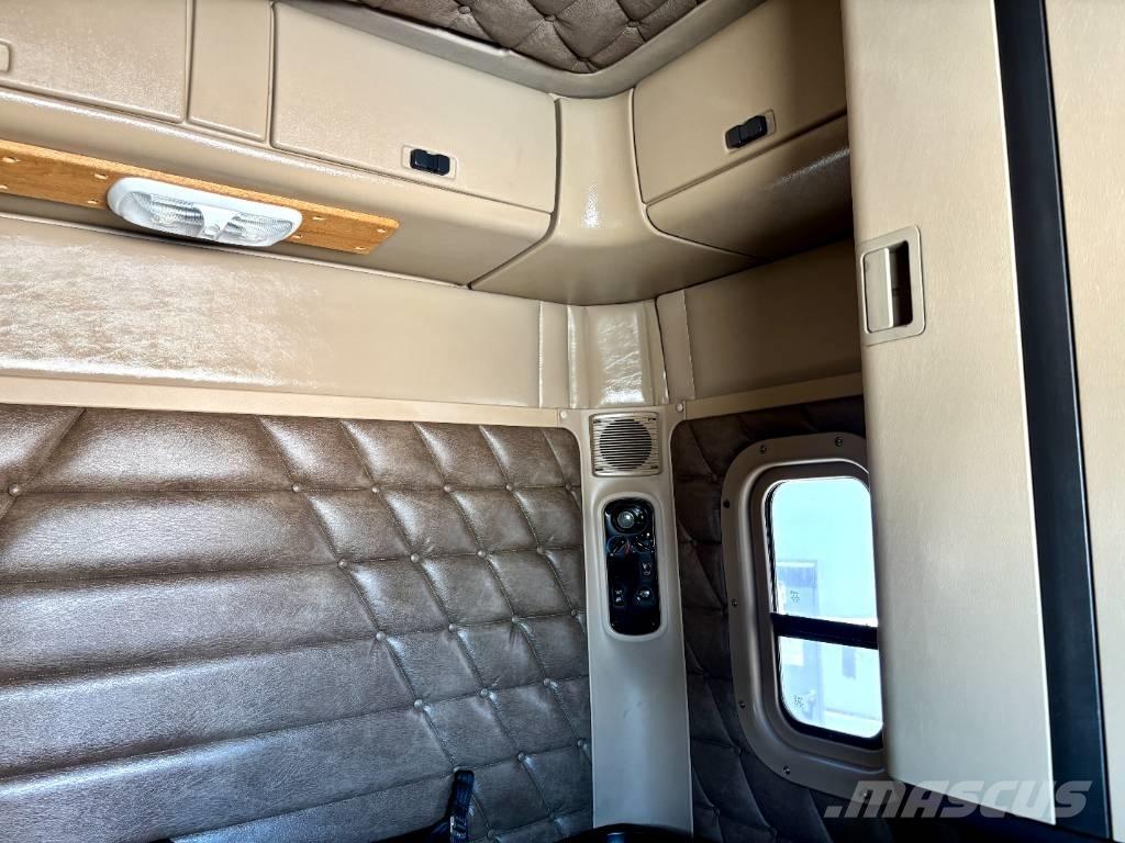 Freightliner SD 122 Conventional Trucks / Tractor Trucks