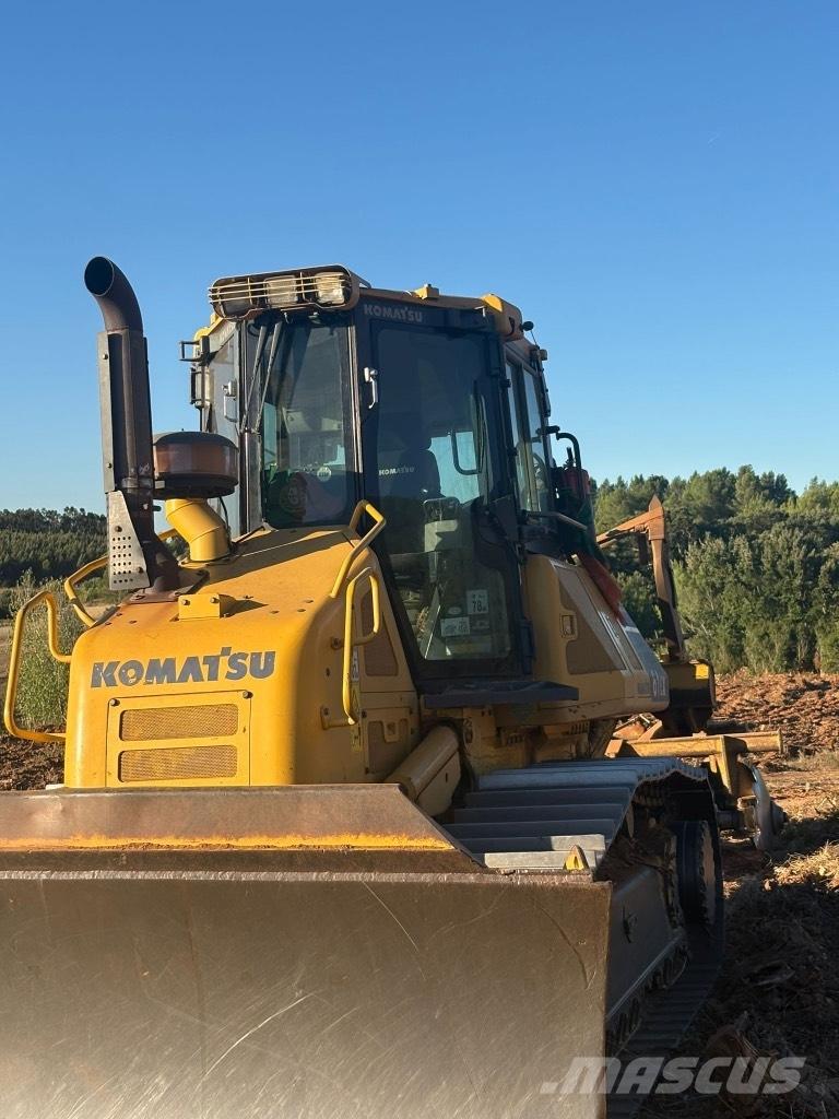 Komatsu D 61 EX-23 Crawler dozers