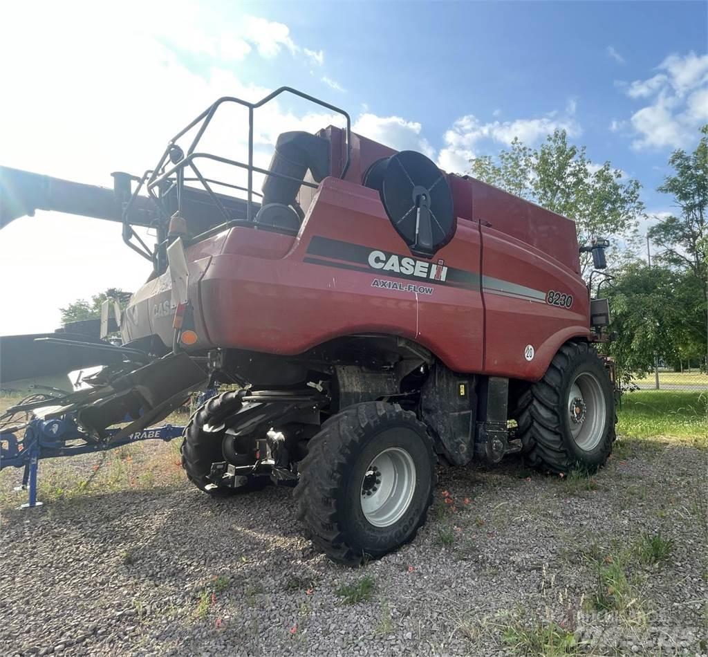 Case IH 8230 AF Combine Harvesters