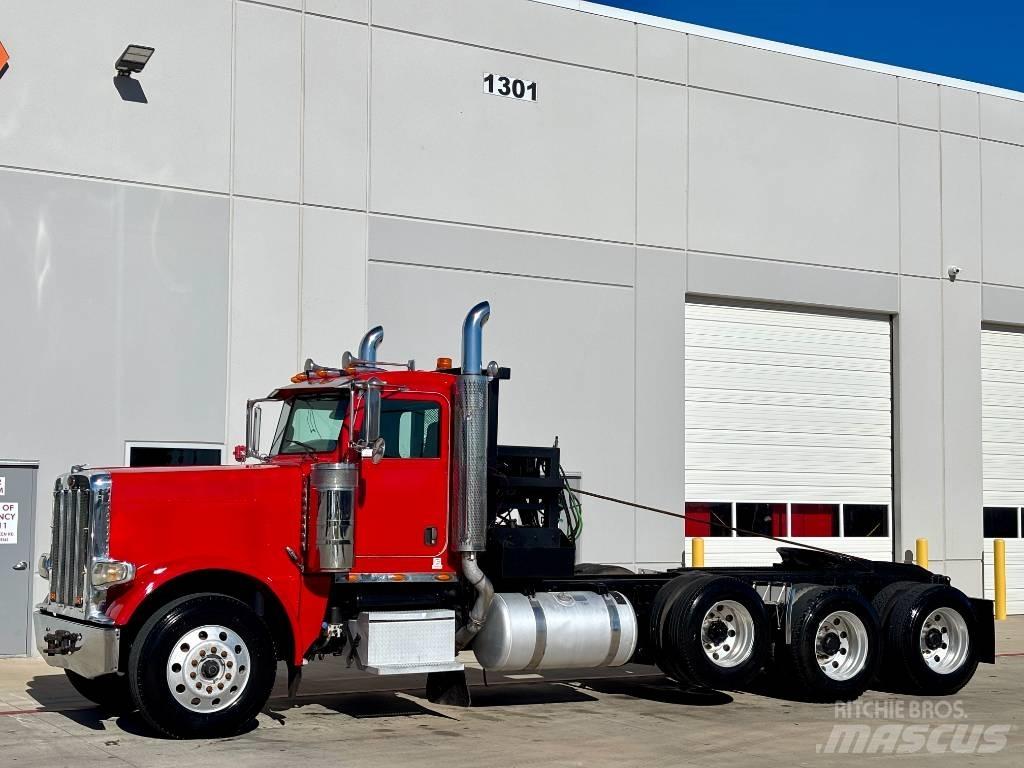 Peterbilt 388 Conventional Trucks / Tractor Trucks