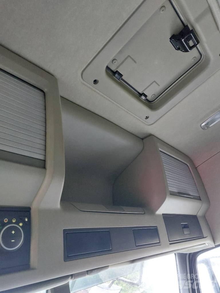 Lastbil Volvo Conventional Trucks / Tractor Trucks