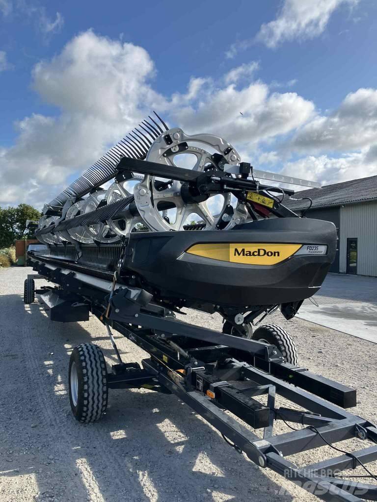 MacDon FD235 Harvester Headers