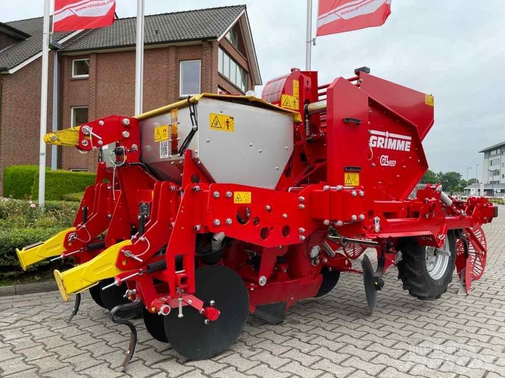 Grimme GL 32 F Potato Planters