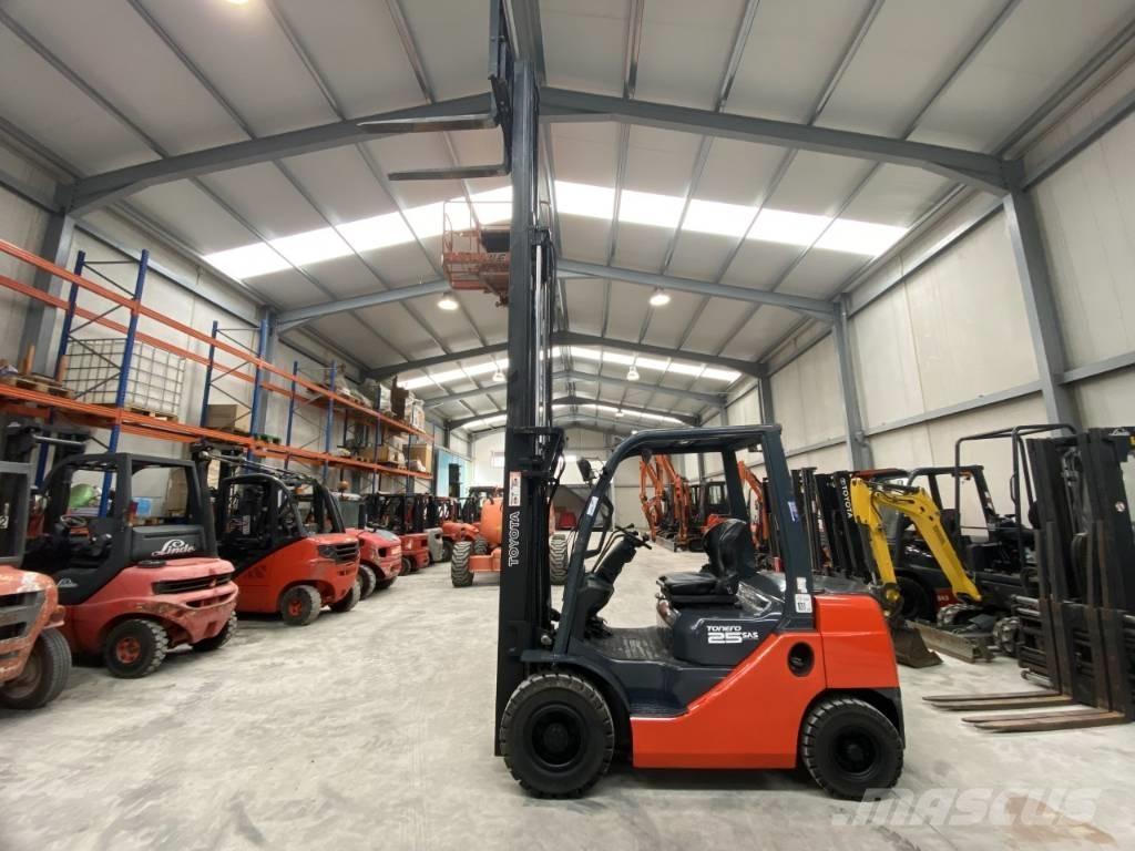 Toyota 52-8 FD F 25 Diesel Forklifts