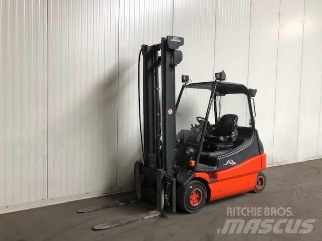 Linde E25-02 Electric Forklifts