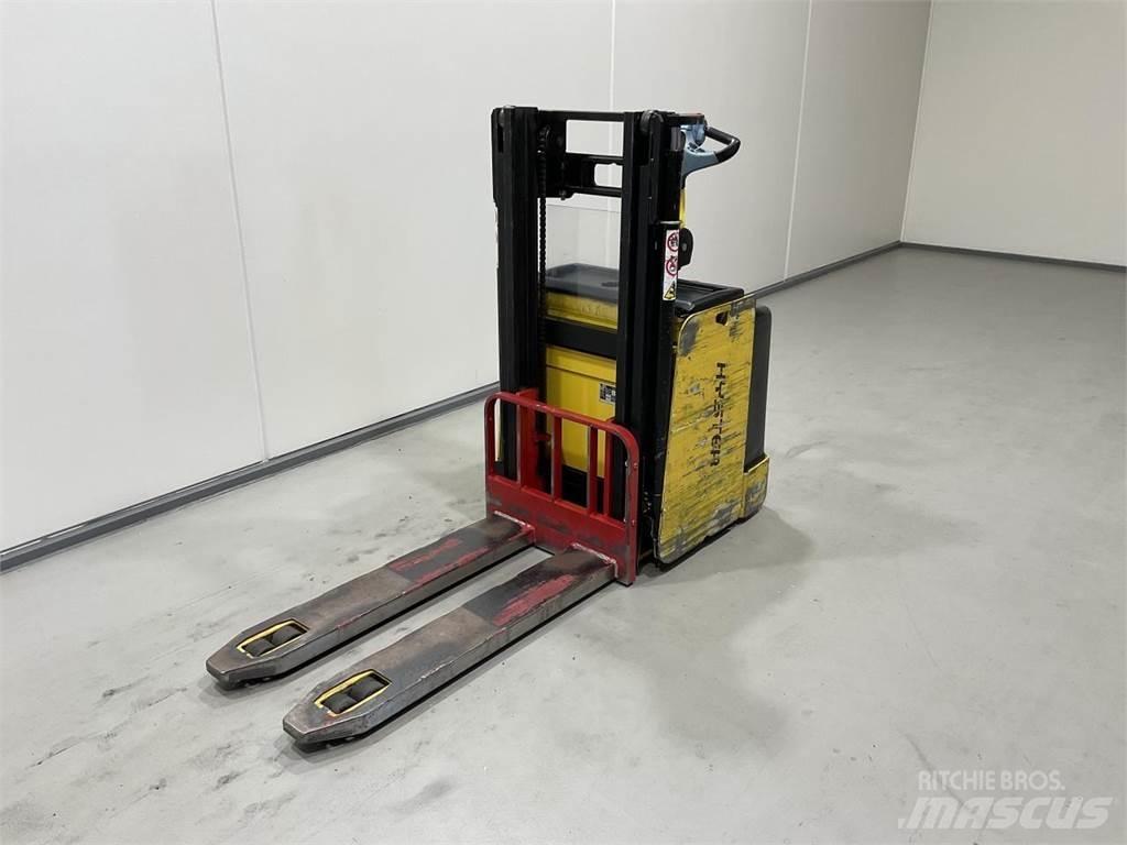 Hyster P2.0SD-17 Self Propelled Stackers