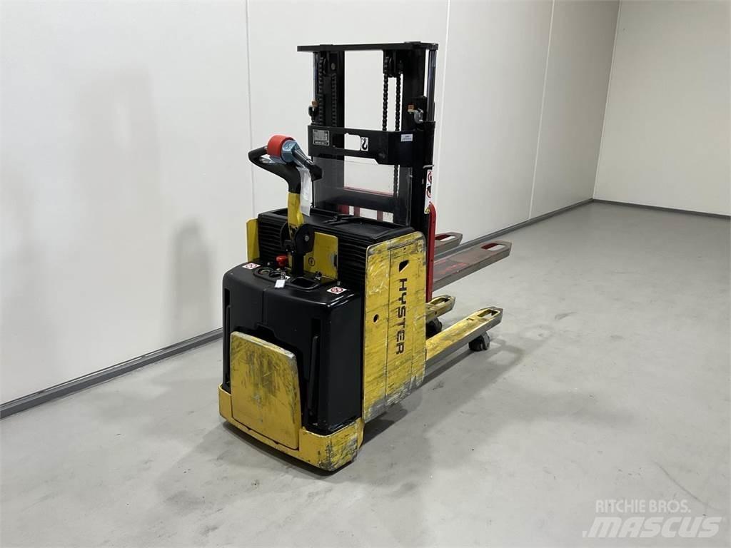 Hyster P2.0SD-17 Self Propelled Stackers