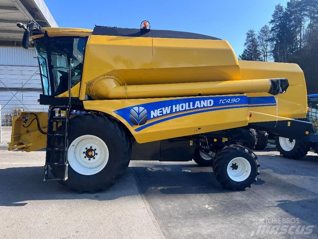 New Holland TC 4.90 Combine Harvesters