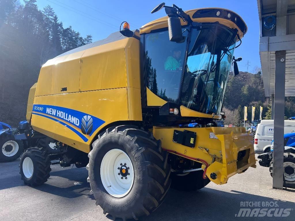 New Holland TC 4.90 Combine Harvesters