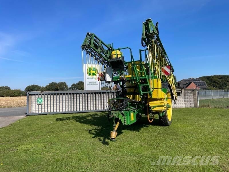 John Deere 824 Trailed sprayers