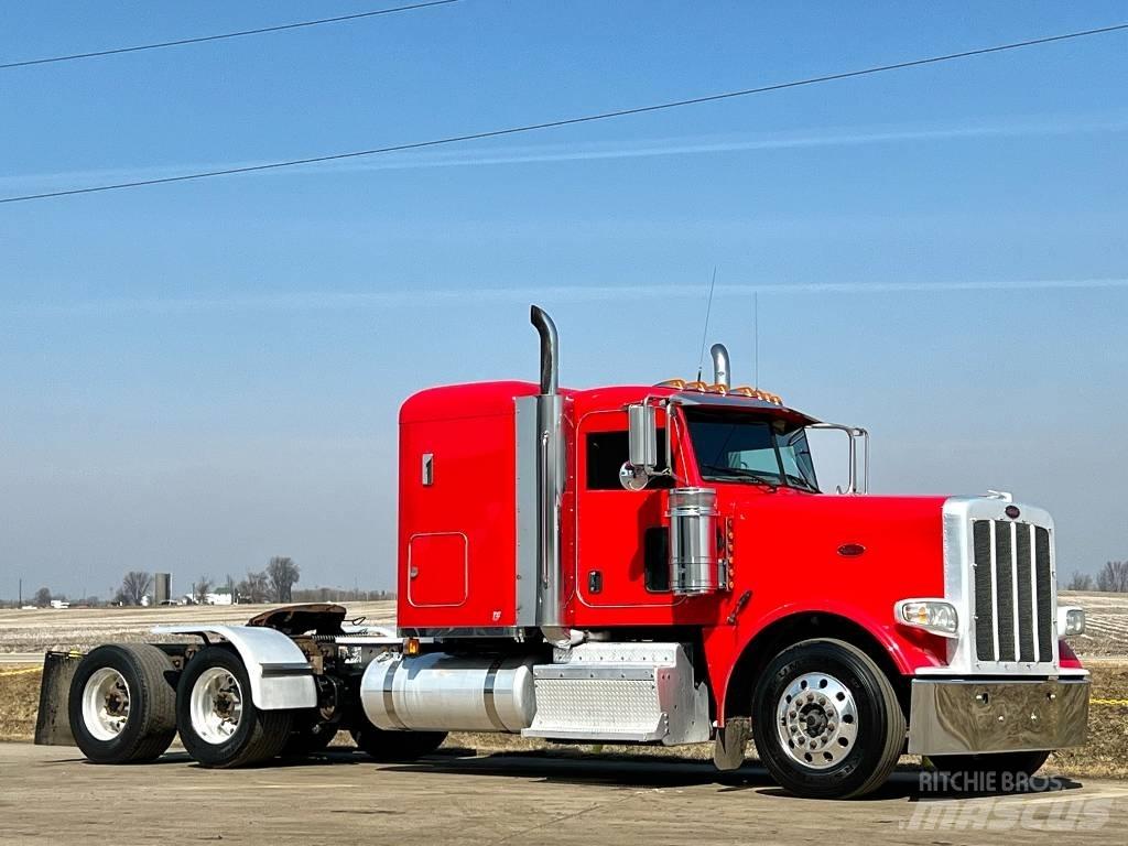 Peterbilt 388 Conventional Trucks / Tractor Trucks