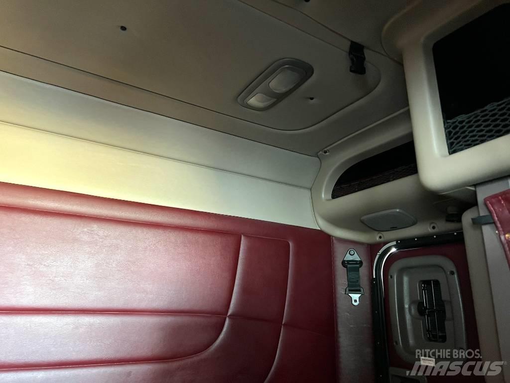Peterbilt 388 Conventional Trucks / Tractor Trucks