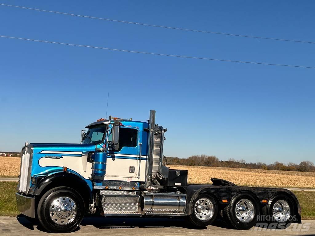 Kenworth W 900 Conventional Trucks / Tractor Trucks