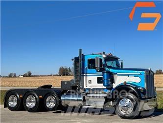 Kenworth W 900 Conventional Trucks / Tractor Trucks