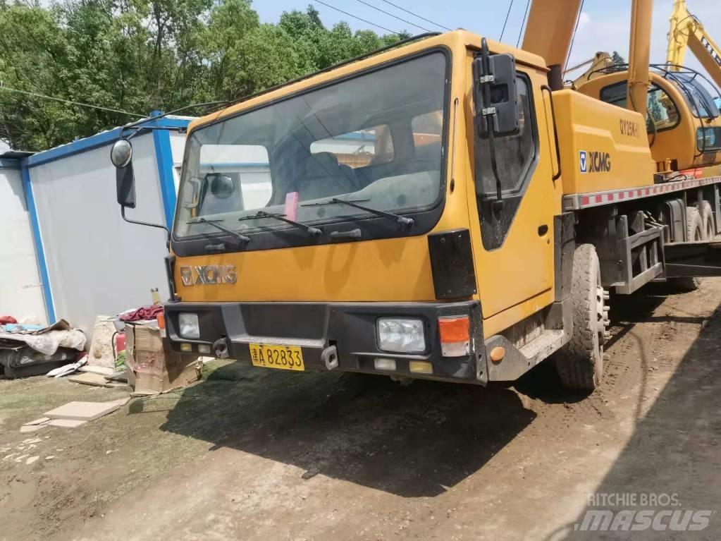 XCMG QY25K Mobile and all terrain cranes