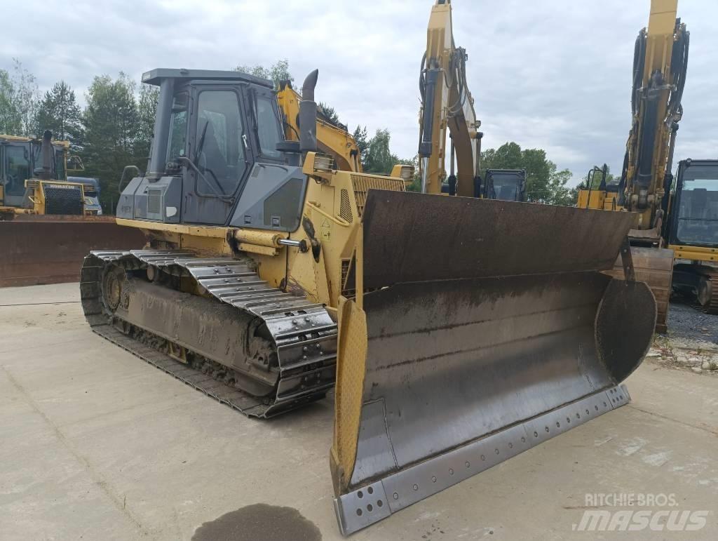Komatsu D61EXL-12 Crawler dozers
