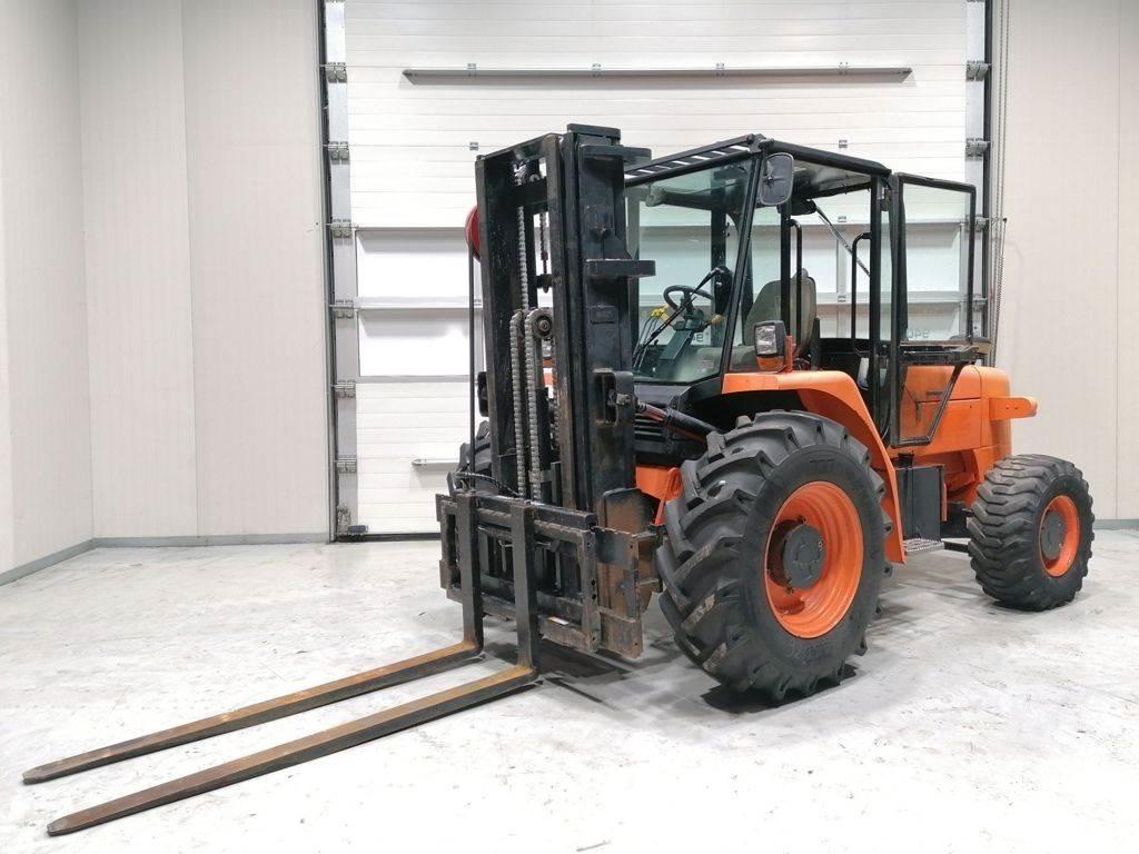 JCB 940 Rough Terrain Trucks