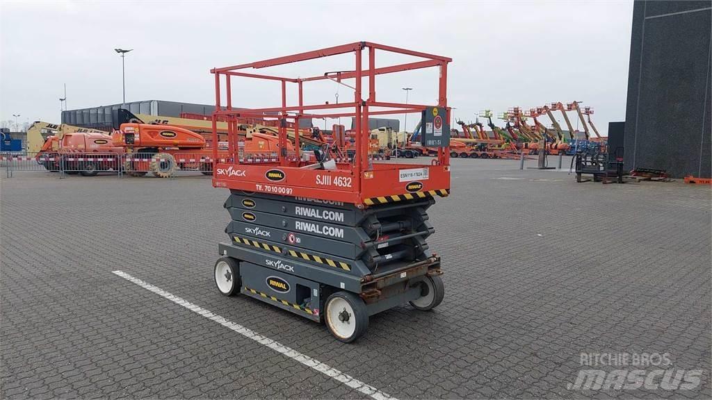 SkyJack SJIII4632 Scissor Lifts
