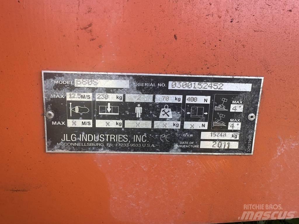 JLG 680s Telescopic boom lifts