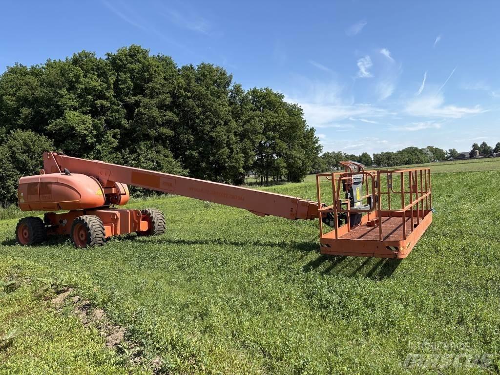 JLG 680s Telescopic boom lifts