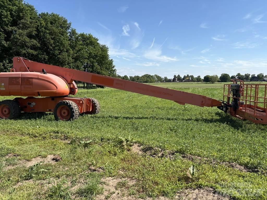 JLG 680s Telescopic boom lifts