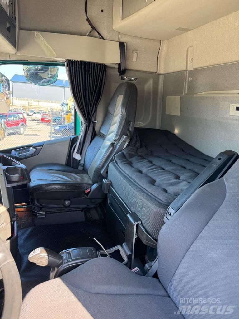 Volvo FH 540 Hook lift trucks