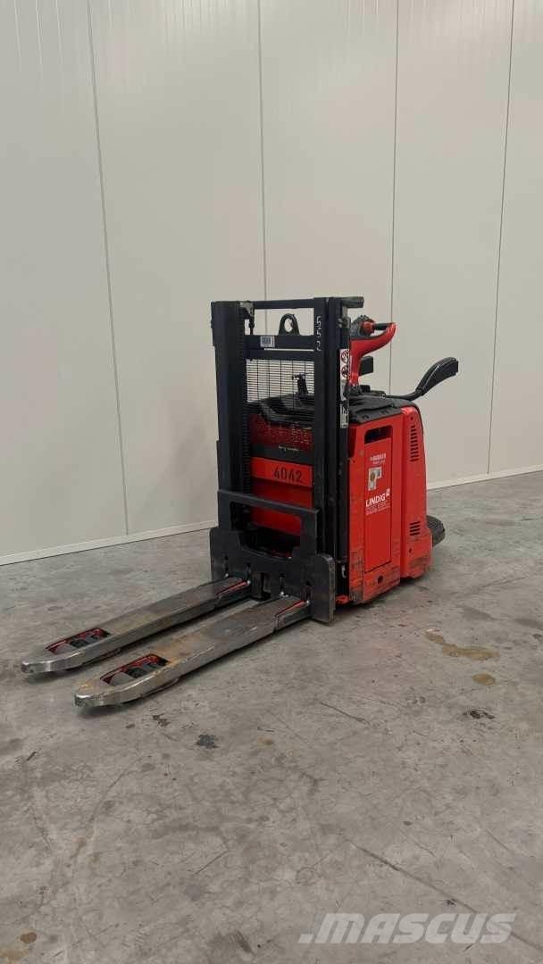 Linde D12AP Self Propelled Stackers