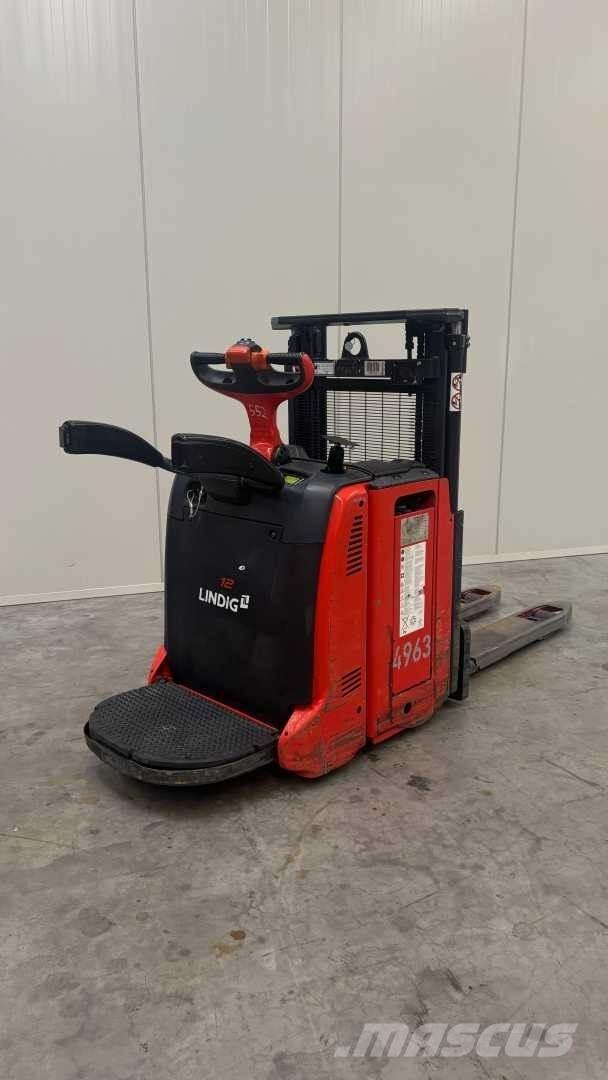 Linde D12AP Self Propelled Stackers
