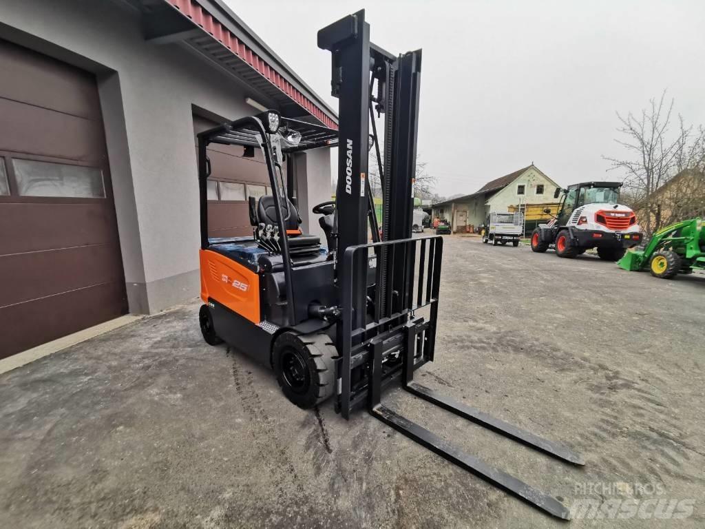 Doosan B25S-7 Electric Forklifts