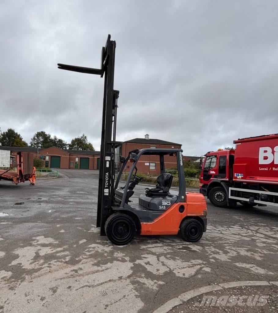 Toyota 02-8 FDF 30 Diesel Forklifts