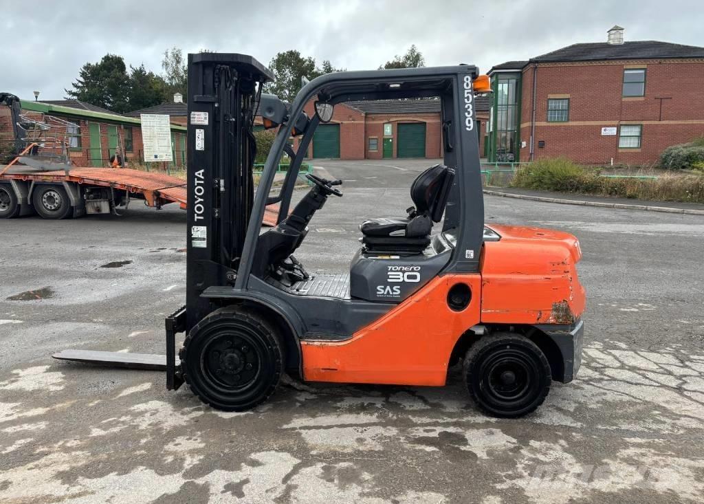 Toyota 02-8 FDF 30 Diesel Forklifts