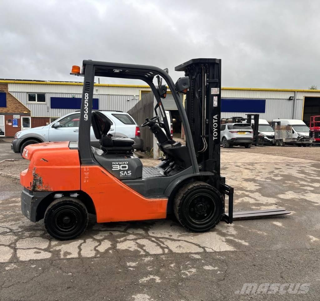 Toyota 02-8 FDF 30 Diesel Forklifts