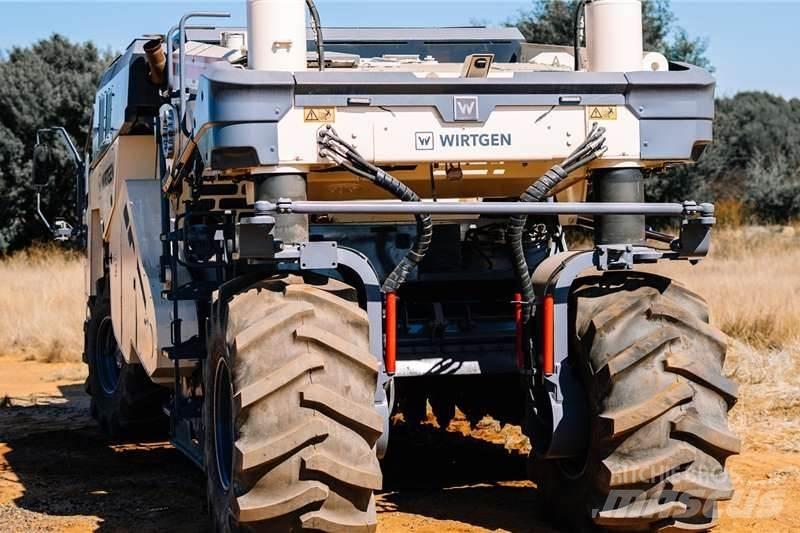 Wirtgen WR240 Other Trucks
